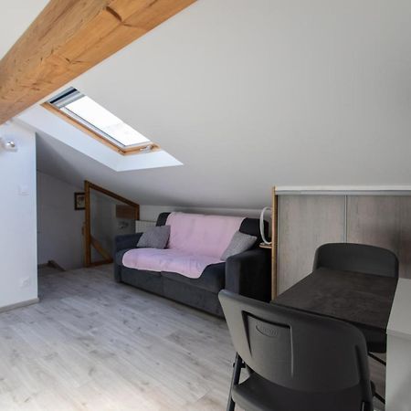 Le Coq Charmant Petit Studio En Centre Ville D'Embrun Exterior photo