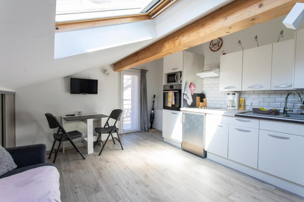 Le Coq Charmant Petit Studio En Centre Ville D'Embrun Exterior photo