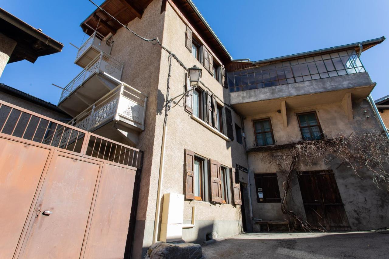Le Coq Charmant Petit Studio En Centre Ville D'Embrun Exterior photo