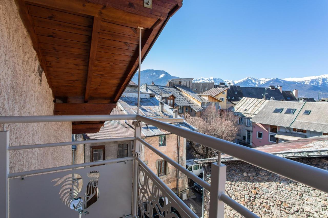 Le Coq Charmant Petit Studio En Centre Ville D'Embrun Exterior photo