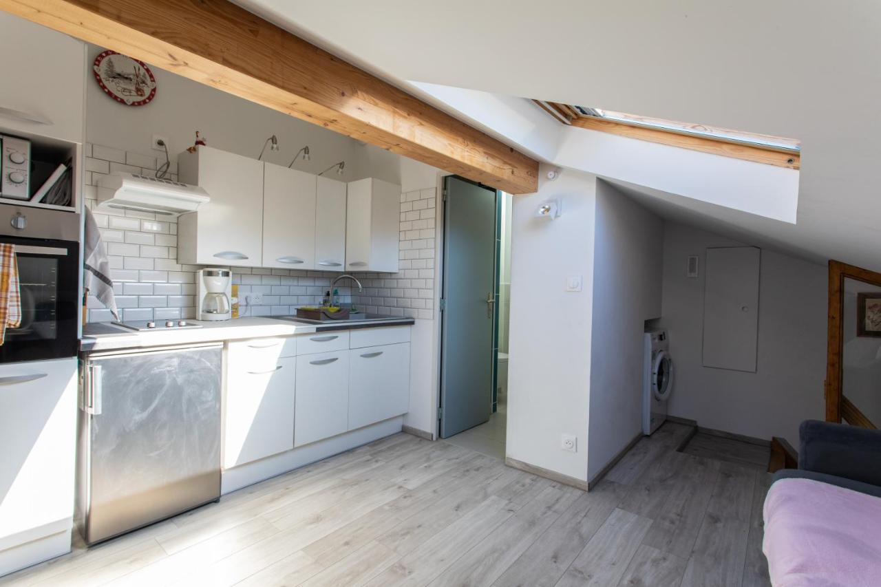 Le Coq Charmant Petit Studio En Centre Ville D'Embrun Exterior photo